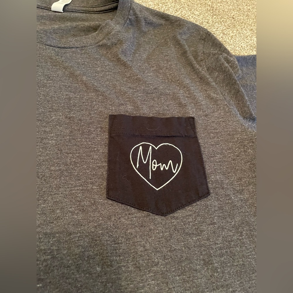 Mom shirt. Size large.
